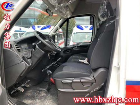 爭(zhēng)分奪秒，救死扶傷，程力牌依維柯歐勝監(jiān)護(hù)型救護(hù)車(chē)當(dāng)之無(wú)愧