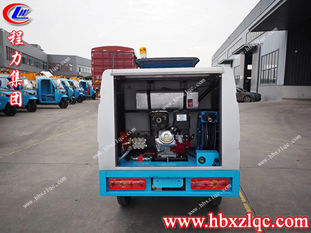 伸縮靈活，可360°旋轉(zhuǎn)，程力牌三輪高壓清洗車(chē)實(shí)現(xiàn)無(wú)死角清洗作業(yè)